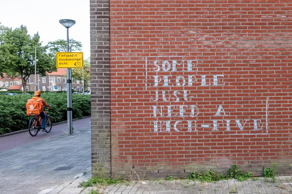 Art that disappears by itself Art that disappears by itself
