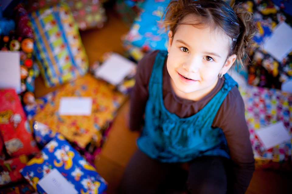 Robin among the Sinterklaas presents
