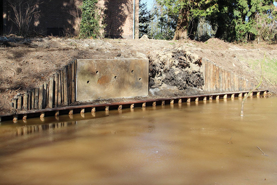 Harry Kiewiet 3 kingfisher nesting banks