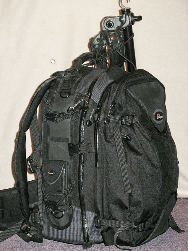Nando 2010 LowePro camera bag