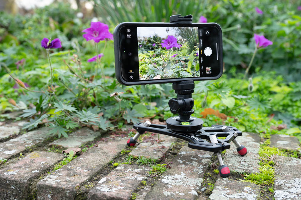 Nando 2025 smartphone on Platypod Nando 2025 smartphone on Platypod
