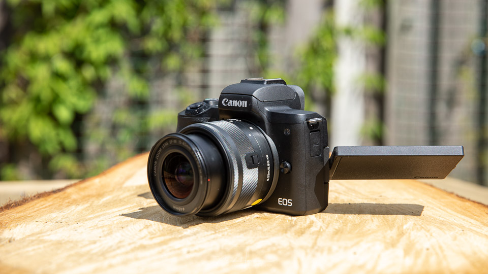 Nando EOS M50 II camera angled
