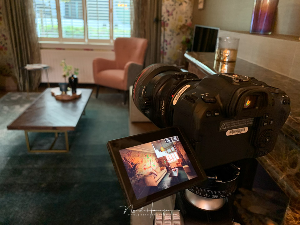 Nando EOS R6 in use 01 Nando EOS R6 in use 01