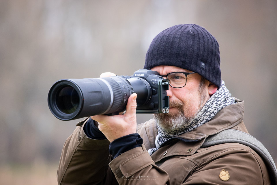 Nando photographing with the RF800 Nando photographing with the RF800