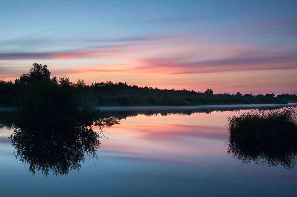 An exposure bracket is not needed for this photo. The details that would become visible in the dark areas as a result would not add anything to the photo. The silhouette is enough, and does not draw attention away from the beautiful colours in the sky and reflection.