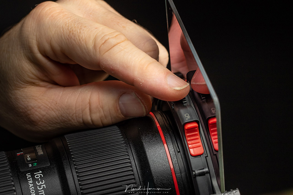 One of the few disadvantages of the Haida M10 is turning the wheel with a graduated ND filter. You can easily touch the glass. One of the few disadvantages of the Haida M10 is turning the wheel with a graduated ND filter. You can easily touch the glass.