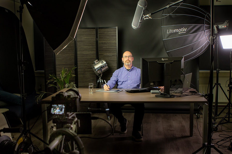 Nando in-frame video lights