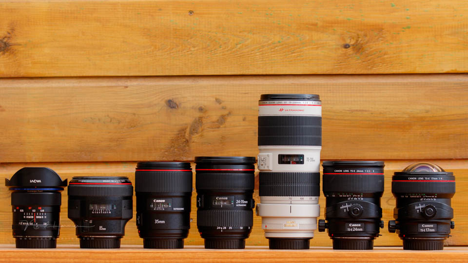 Nando chooses a lens 2
