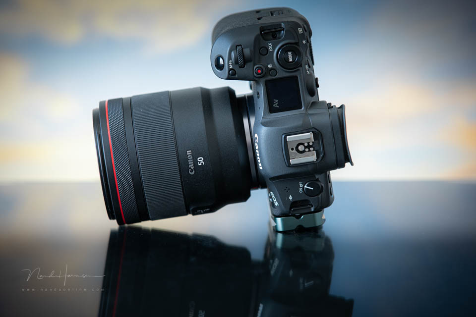Nando chooses a lens 4