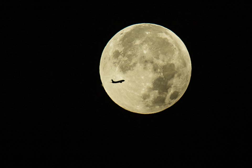 Nando moon aeroplane