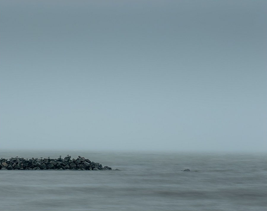 Nando minimalism in dull grey weather Nando minimalism in dull grey weather