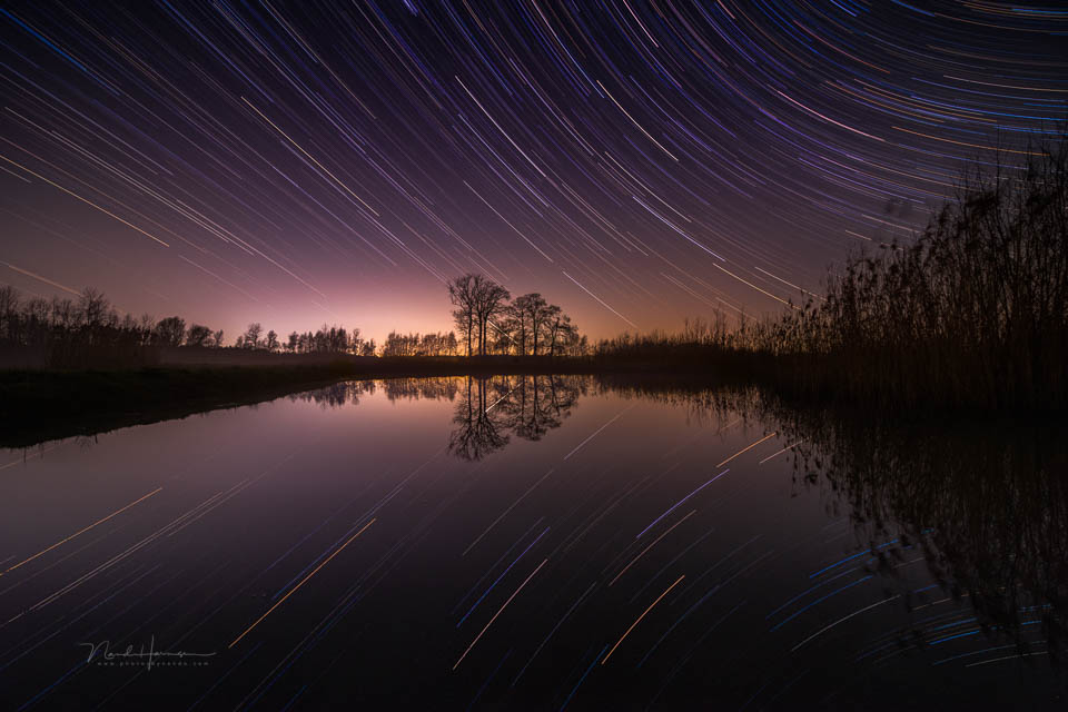 Nando 2023 dark star trails reflection