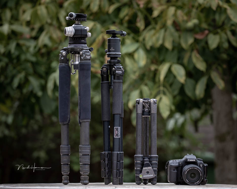 Nando tripods in a row