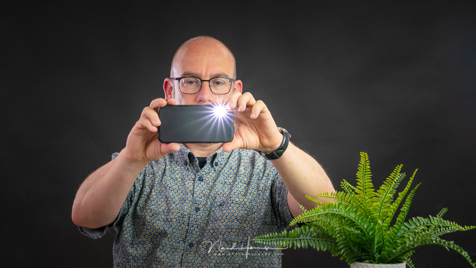 The built-in flash is handy, but only when there is no other option. The result is not always very attractive because of the harsh direct light. The built-in flash is handy, but only when there is no other option. The result is not always very attractive because of the harsh direct light.