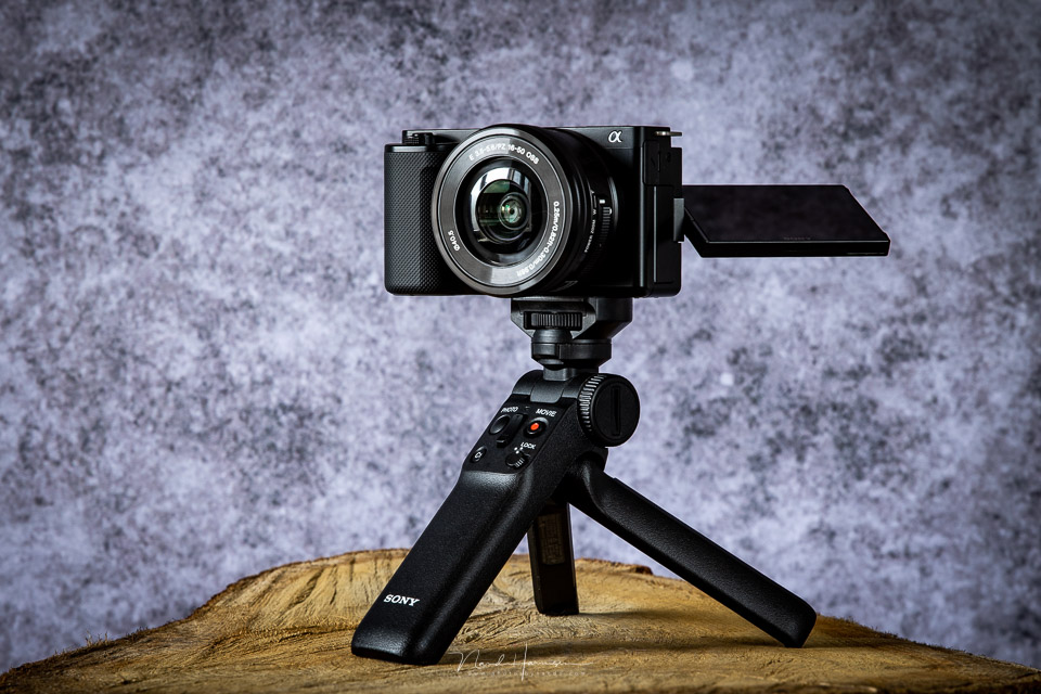 Sony ZV-E10 camera tilting screen Sony ZV-E10 camera tilting screen