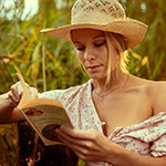 Flash photography tip: Separating your subject from the background with a hair light Flash photography tip: Separating your subject from the background with a hair light