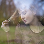 Portrait photography tip: use a window's reflection