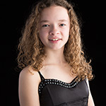 Portrait photography tip: Turn the body away from the camera Portrait photography tip: Turn the body away from the camera