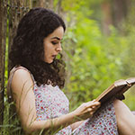 Portrait photography in the forest with clothing and props Portrait photography in the forest with clothing and props