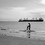 Street photography tip: Use water for surprising compositions