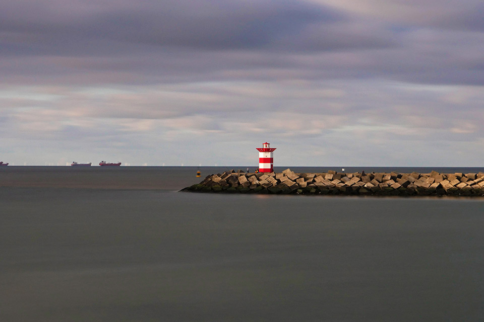 The lighthouse on the northern harbour wall of Scheveningen. Note how silky-smooth the sea and clouds look. Shutter speed 60 sec at ISO 400 and f/11.